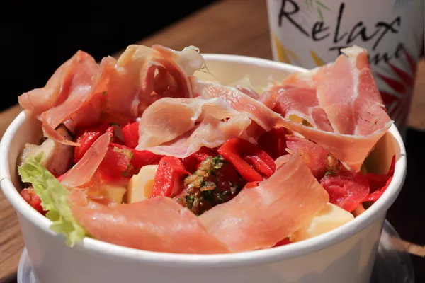 salade et boisson bento bar à pates